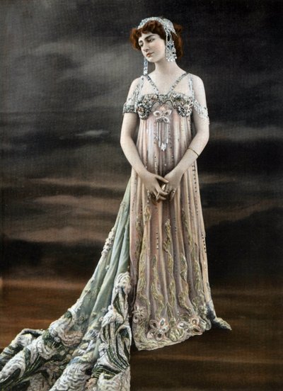 La soprano francesa Genevieve Vix como Circe en la ópera Circe en la Ópera Cómica de París (foto) de Studio Reutlinger