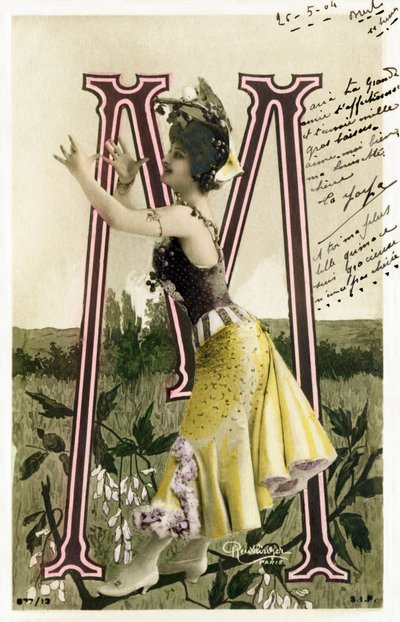 M: Mlle Marville, artista de los años 1900 - alfabeto en postal de Studio Reutlinger