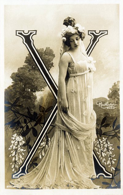 X: Amelie Dieterle, actriz y cantante francesa - Teatro des Varietes, Bouffes Parisiennes, París - alfabeto en postal de Studio Reutlinger