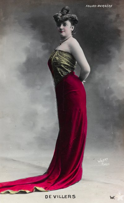 Retrato de una joven, postal; el soporte contiene la indicación "Devillers - Folies Bergère" de Studio Walery