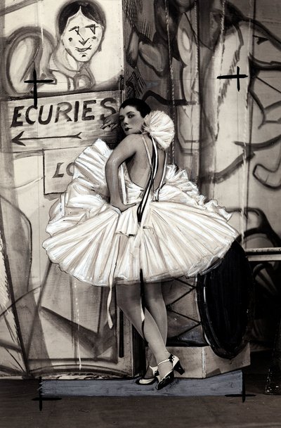 Retrato de la actriz francesa Spinelly, en un traje de bailarina de Studio Walery