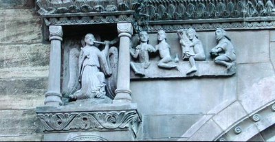 Los muertos dejando sus tumbas mientras un ángel toca una trompeta, (detalle) de la puerta de St. Gallus en el pórtico norte de Swiss School