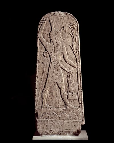Arte oriental: estela del dios Baal en relámpago. Escultura del siglo XV a.C., Siria. París, Museo del Louvre de Syrian Syrian