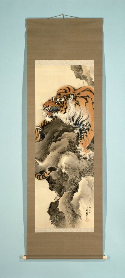 Pintura de pergamino colgante que representa a un tigre en una roca de Tanaka Gekko