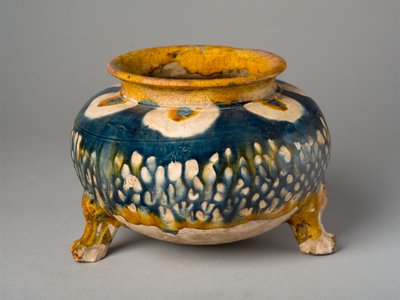 Cuenco con tres patas, provincia de Henan de Tang Dynasty Chinese School