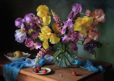 Lirios frescos y fruta de Tatyana Skorokhod