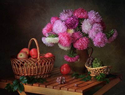 Recolectar ásteres y fruta de Tatyana Skorokhod