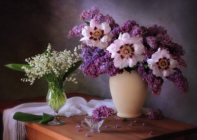 Lilas y peonías de primavera de Tatyana Skorokhod