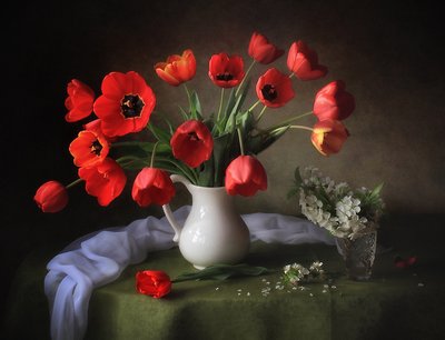 Tulipanes de un rojo intenso de Tatyana Skorokhod