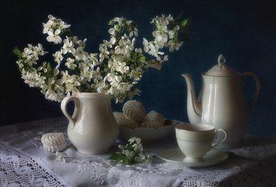 La hora del té de White Blossoms de Tatyana Skorokhod