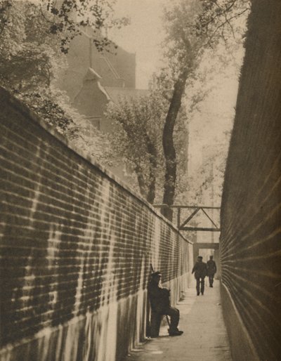 En Lansdowne Passage, donde un salteador de caminos una vez galopó por su vida, c1935 de Taylor