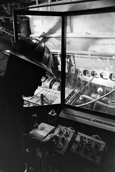 Sala de control para el procesamiento de mineral de cobre en la planta de Phelps Dodge en El Paso TX Electrol... de Ted Spiegel