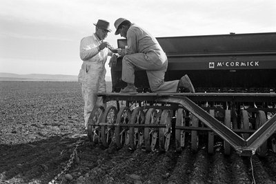El agricultor familiar Ed Ker, del rancho A.M. Ker, es un granjero que cultiva... de Ted Spiegel