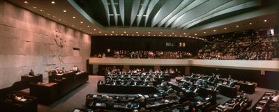 Sesión de la Knesset israelí ante el Presidente de Israel David Ben-Gurion. Jerusalén. de Ted Spiegel