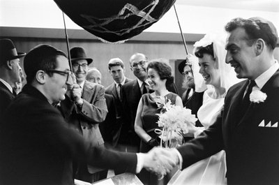 Matrimonio judío celebrado por judíos estadounidenses bajo el dosel nupcial, también conocido como jupá, en Seattle. de Ted Spiegel