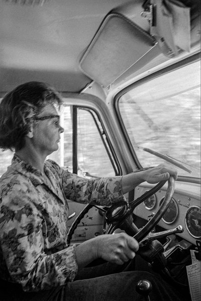 Mildred Cooper es una abuela de 43 años, es camionera con camión maderero de Ted Spiegel