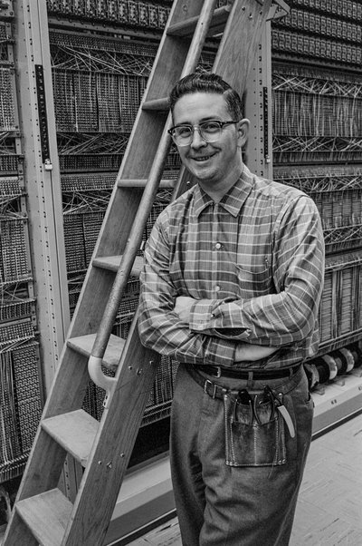 Mantenimiento de equipos telefónicos en PacTel alias Pacific Telephone en Bellingham, ... de Ted Spiegel
