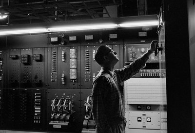 Mantenimiento de equipos telefónicos en PacTel alias Pacific Telephone en Bellingham, ... de Ted Spiegel