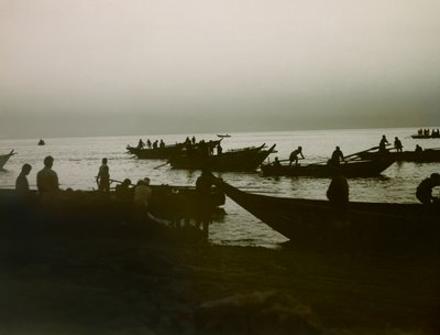 Pescador japonés en el mar, circa 1900 - 1915 (fotografía) de Teijiro Takagi