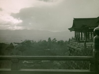 Templo Kiyomizu-dera en Kioto, hacia 1900 - 1915 (fotografía) de Teijiro Takagi