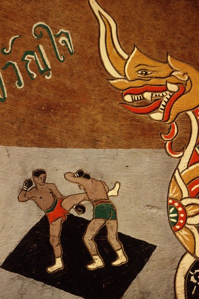 Decoración en un carro de bueyes que representa Muay Thai de Thai School