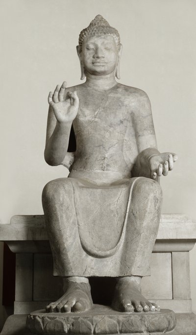 Buda gigante, Escuela Davaravati de Thai School