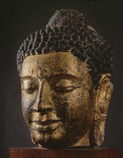 Cabeza gigante de Buda con ojos cerrados, estilo Srivijaya de Thai School