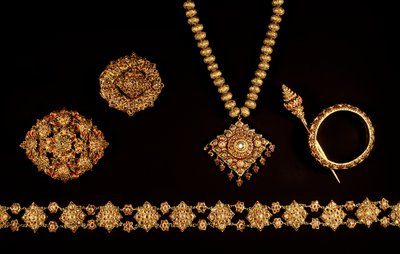 Joyería, período Ayutthaya (1350-1767), siglos XVII-XVIII (oro y gemas) de Thai School