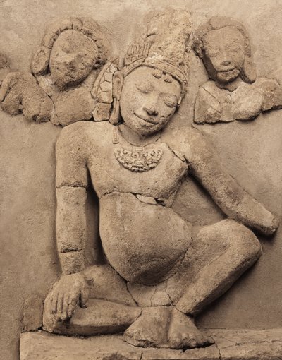 Relieve, de Chedi Chula Pathom, Escuela Davaravati de Thai School