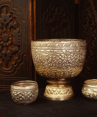 Cuencos repujados de Thai School