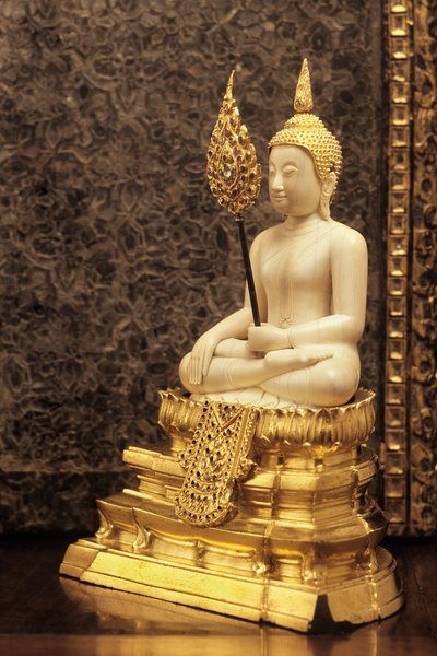 El Señor de la Victoria (marfil y oro) de Thai School