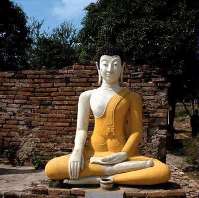 Una estatua de Buda fuera del templo de Thai Thai