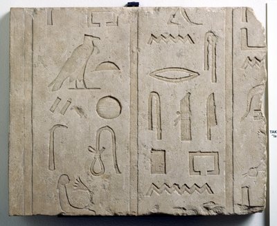 Fragmento de una inscripción jeroglífica, Dinastías 25-26, c.715-525 a.C. de Third Intermediate Period Egyptian