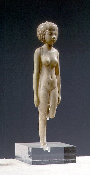 Estatuilla de una mujer desnuda (marfil) Tercero de Third Intermediate Period Egyptian