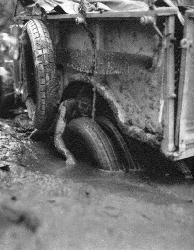 Atascado en un pantano, de Bulawayo a Dett, Rhodesia del Sur de Thomas A. Glover