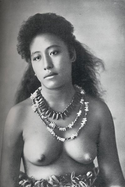 Una belleza samoana, con collares de dientes y conchas, 1902 de Thomas Andrew