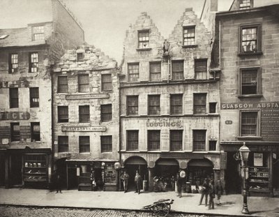 Edificios antiguos en High Street, n.os 17-27 (#16) de Thomas Annan