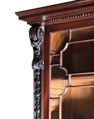 Una librería de frente roto de Jorge III de Thomas Chippendale