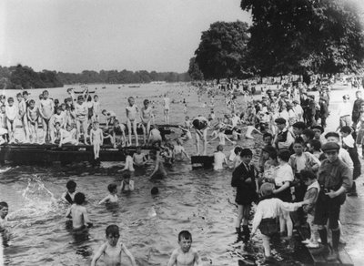 Bañistas en el Serpentine, 1-6 pm de Thomas E. and Horace Grant Grant
