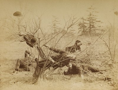 [Cuatro estudiantes varones recostados al aire libre] de Thomas Eakins