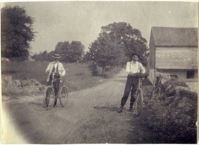 Samuel Murray y Benjamin Eakins en bicicletas de Thomas Eakins