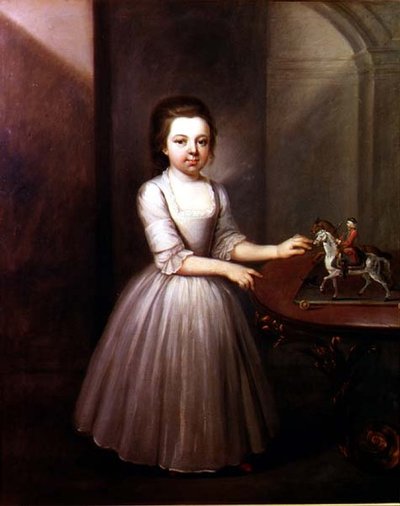 Retrato de una niña joven de pie junto a una mesa georgiana de Thomas Frye