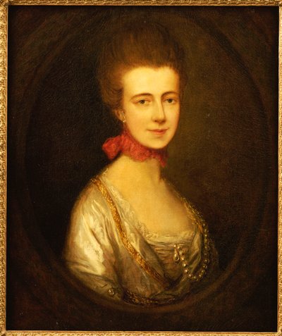 Retrato de la señorita Boone, con un vestido blanco con bordado dorado y cadena de perlas, una cinta roja alrededor del cuello de Thomas Gainsborough