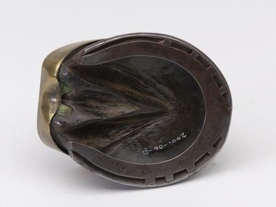 Tintero de casco de caballo perteneciente al Capitán William Tyrwhitt Drake, Royal Horse Guards, c.1829 de Thomas Lee