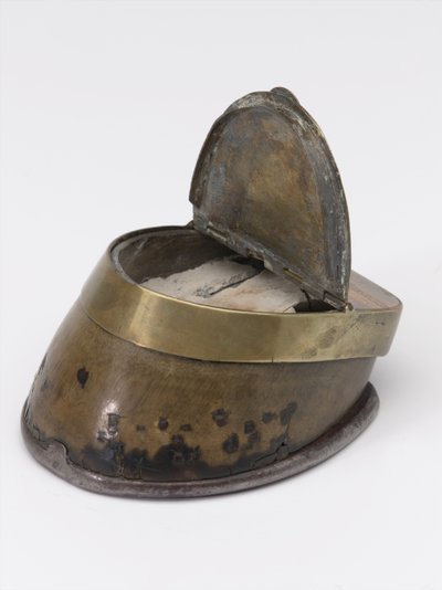 Tintero de casco de caballo perteneciente al Capitán William Tyrwhitt Drake, Royal Horse Guards, c.1829 de Thomas Lee