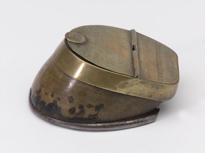 Tintero de casco de caballo perteneciente al Capitán William Tyrwhitt Drake, Royal Horse Guards, c.1829 de Thomas Lee