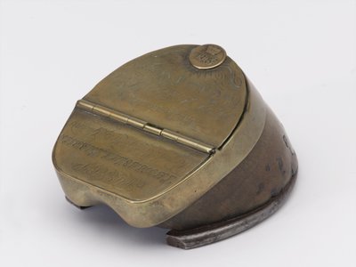 Tintero de casco de caballo perteneciente al Capitán William Tyrwhitt Drake, Royal Horse Guards, c.1829 de Thomas Lee