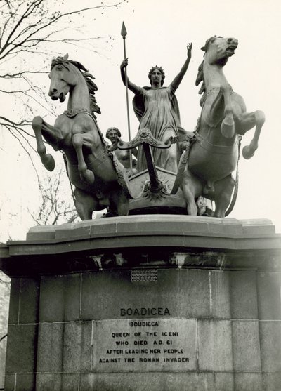 Boadicea y sus hijas, grupo escultórico de bronce, 1885 de Thomas Thornycroft