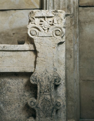 Tumba tracia de Sveshtari, detalle de la arquitectura cerca del sarcófago, siglo III a.C. de Thracian Thracian