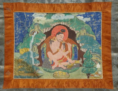 Mahasiddha Luipa, de un conjunto parcial de thangkas, principios del siglo XIX (pigmentos minerales sobre algodón encolado; montaje original en brocado) de Tibetan School